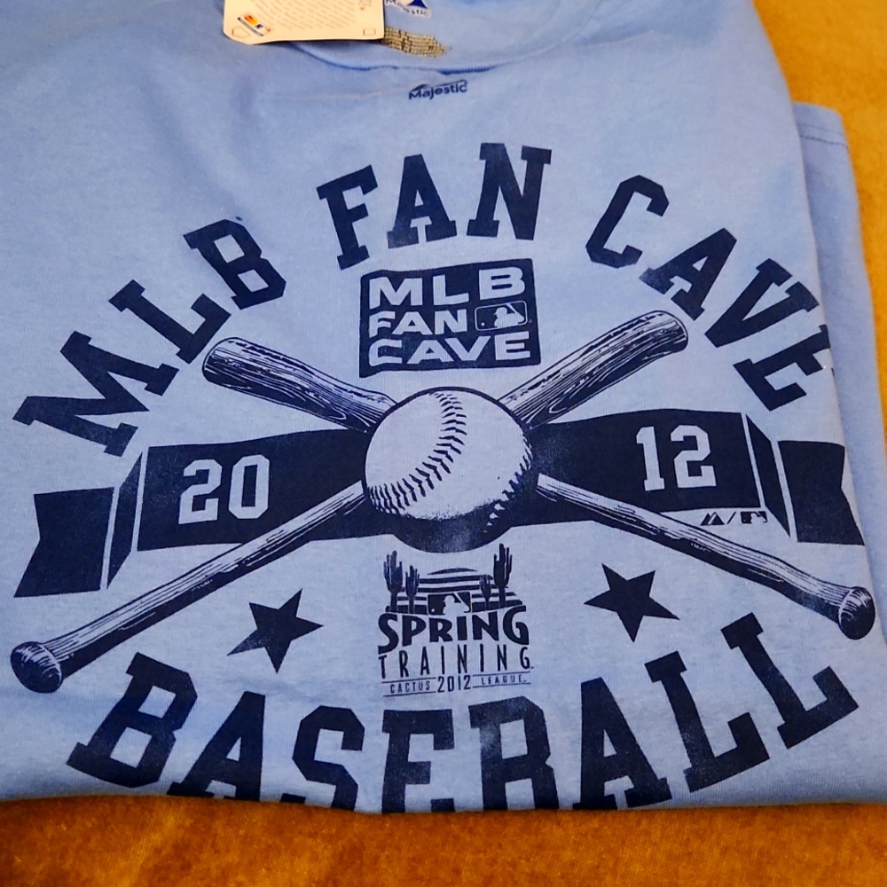 NWT MLB Majestic Fan Cave 2012